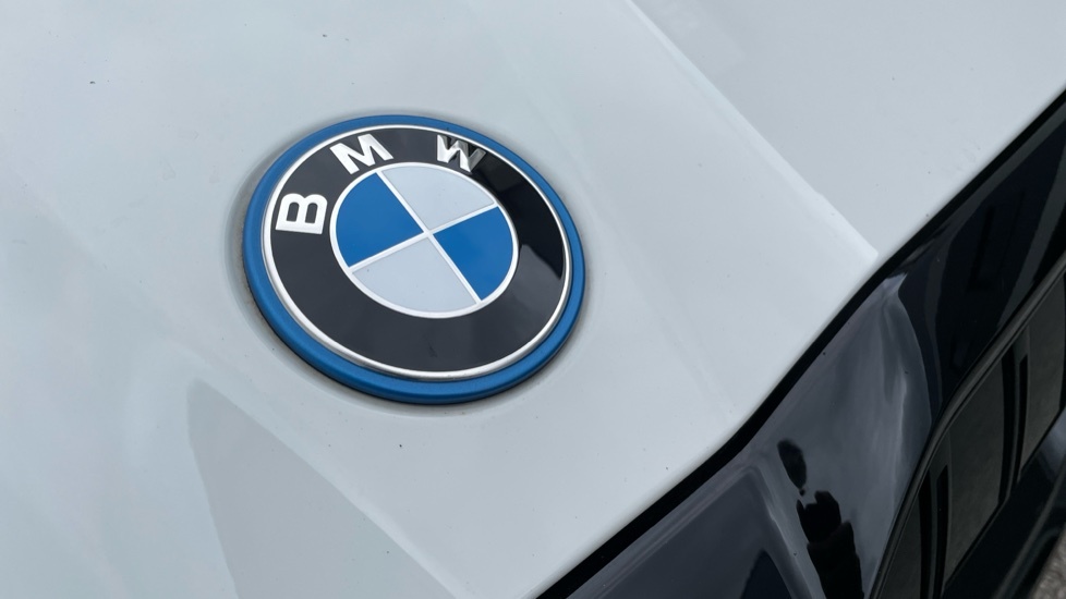 BMW i5 Edrive40 M Sport White #24