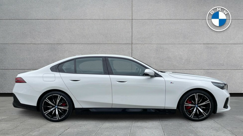 BMW i5 Edrive40 M Sport White #3