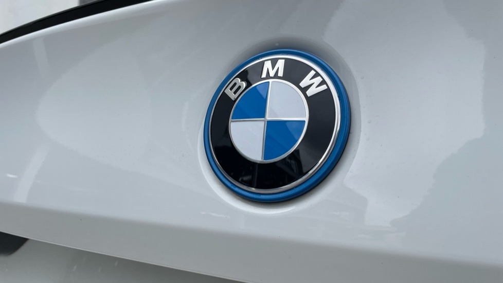 BMW i5 Edrive40 M Sport White #32