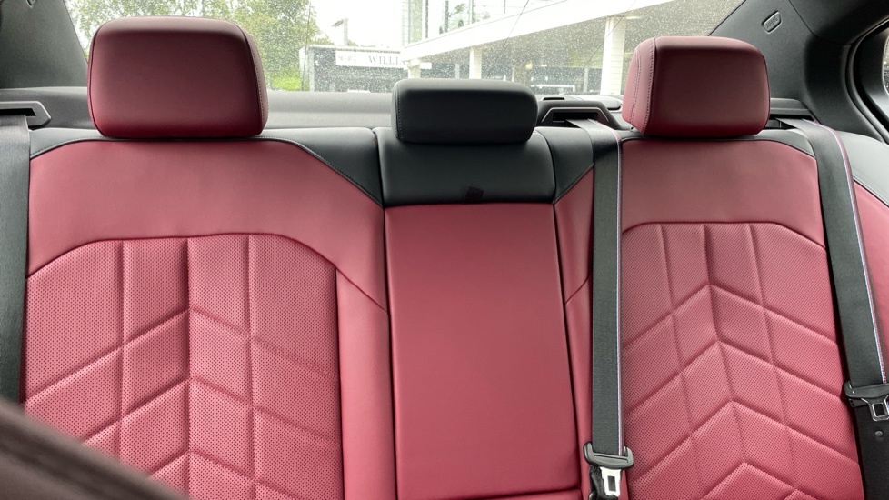 BMW i5 Edrive40 M Sport White #47