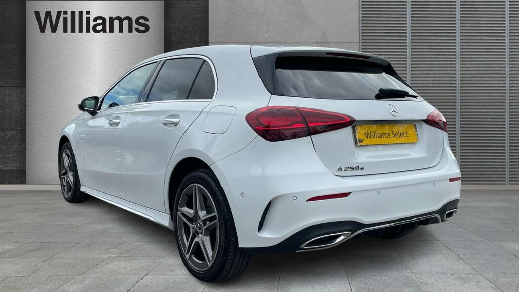 Mercedes-Benz A Class A180 Amg Line Premium Plus Red #2