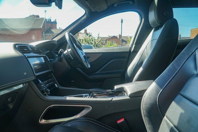 Jaguar F-Pace 2020 2.0 D180 Chequered Flag Suv A Grey
