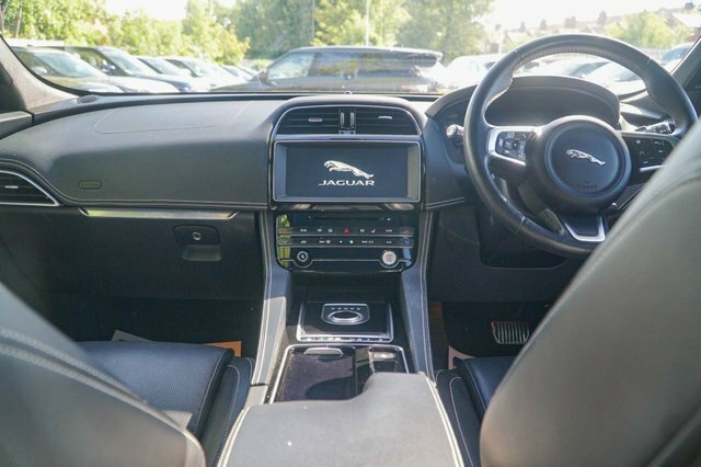 Jaguar F-Pace 2020 2.0 D180 Chequered Flag Suv A Grey #3