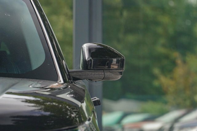 Land Rover Range Rover Velar S Black #14