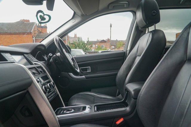 Land Rover Discovery Sport 2017 2.0 Td4 Hse Black Suv 4Wd Eur Black #2