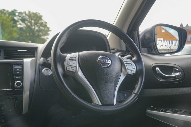 Nissan Navara   #41