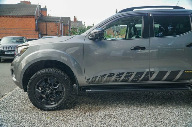 Nissan Navara   #17