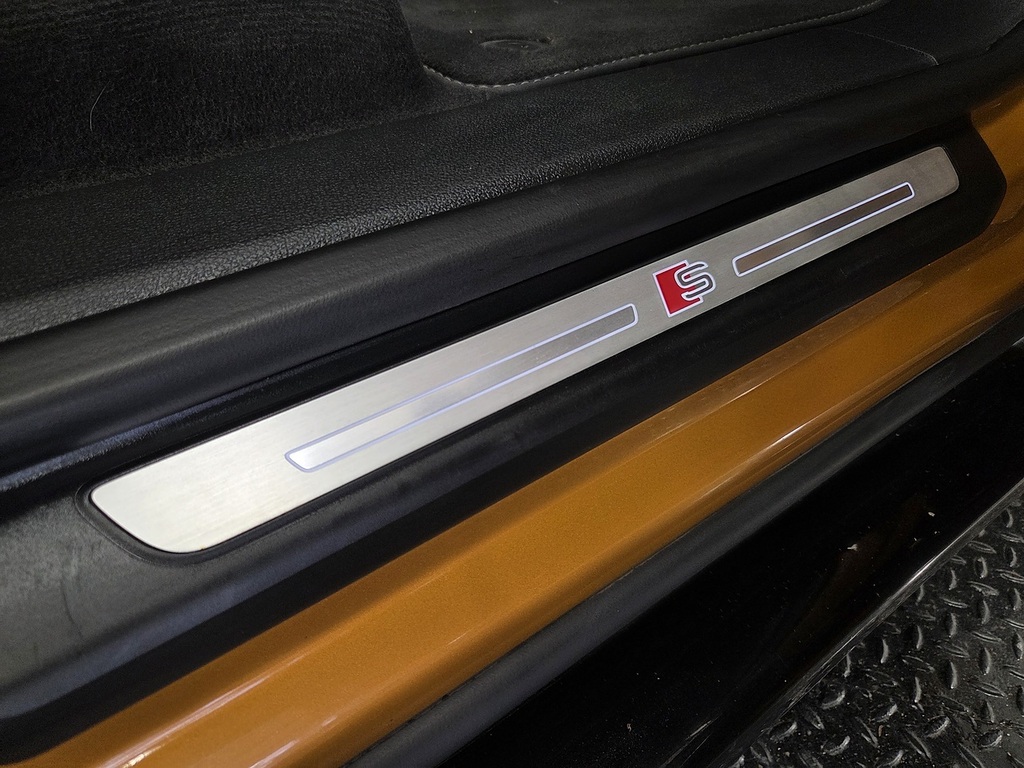 Audi Q8 3.0 Tfsie V6 55 Black Edition Suv Plug- Orange #6