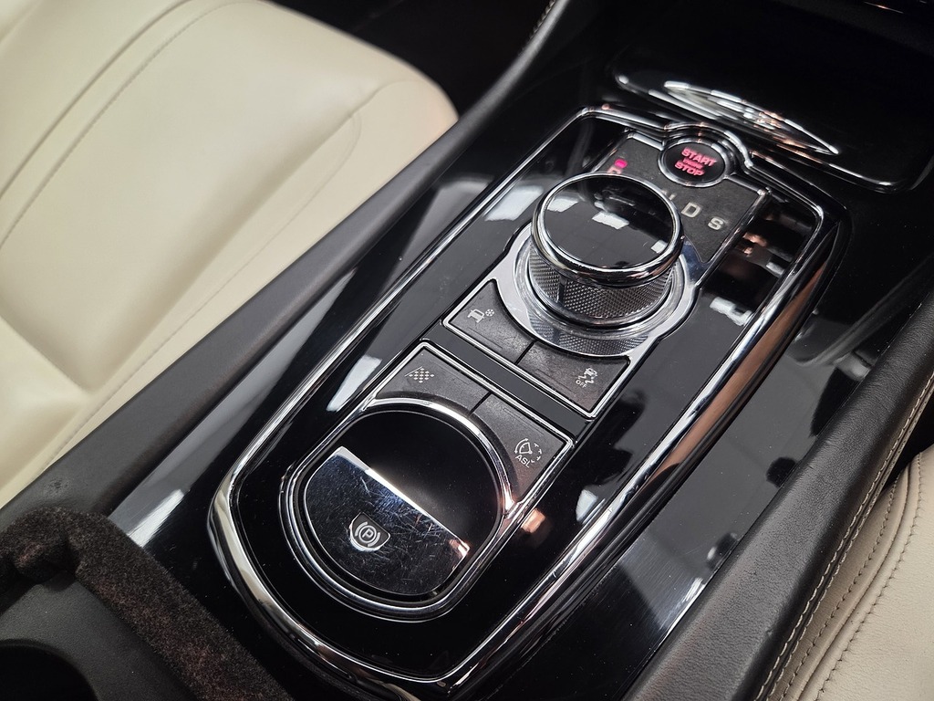 Jaguar XK V8 Portfolio Silver #22