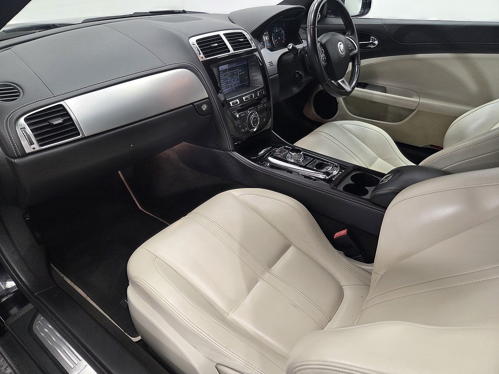 Jaguar XK V8 Portfolio Silver #9