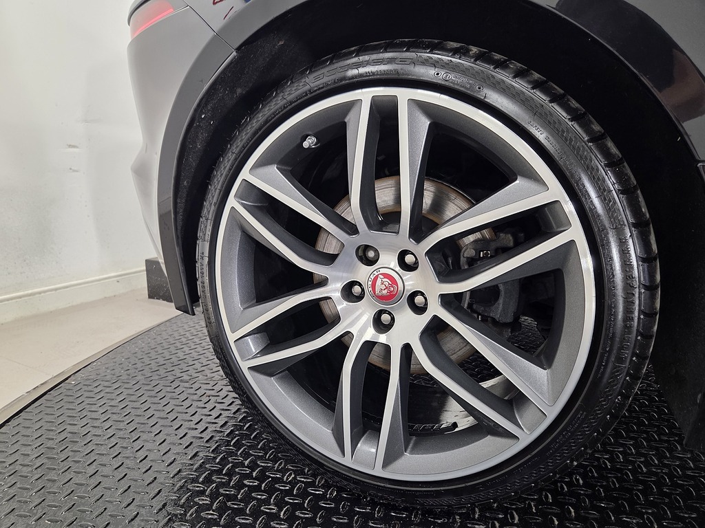 Jaguar F-Type 3.0 380 Sc V6 Chequered Flag Red #44
