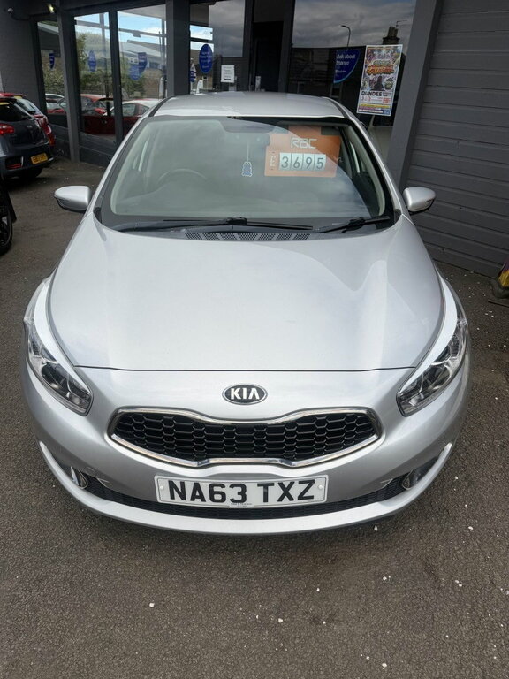 Kia Ceed 2014 1.6 Crdi Ecodynamics 2 Hatchback M Red #1