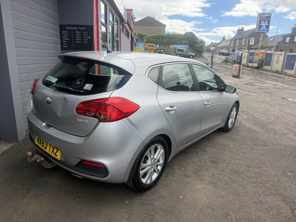 Kia Ceed 2014 1.6 Crdi Ecodynamics 2 Hatchback M Red #5