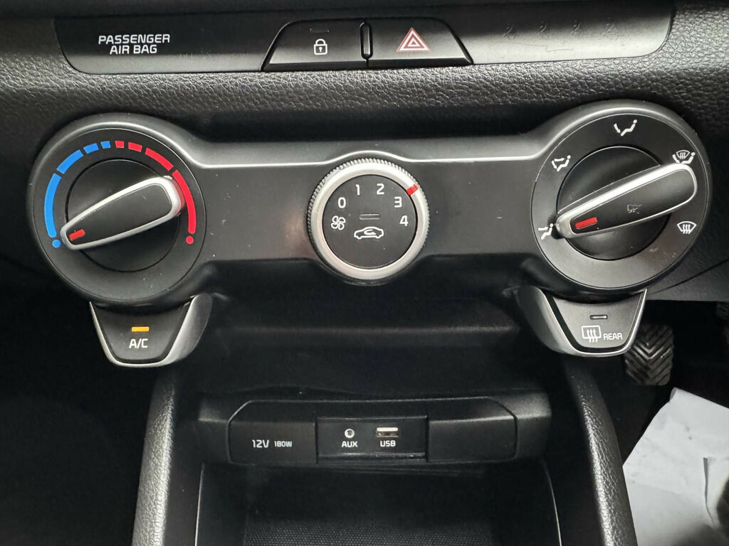 Kia Stonic Maxx White #18