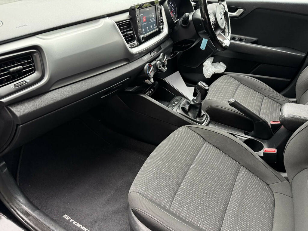 Kia Stonic Maxx White #9
