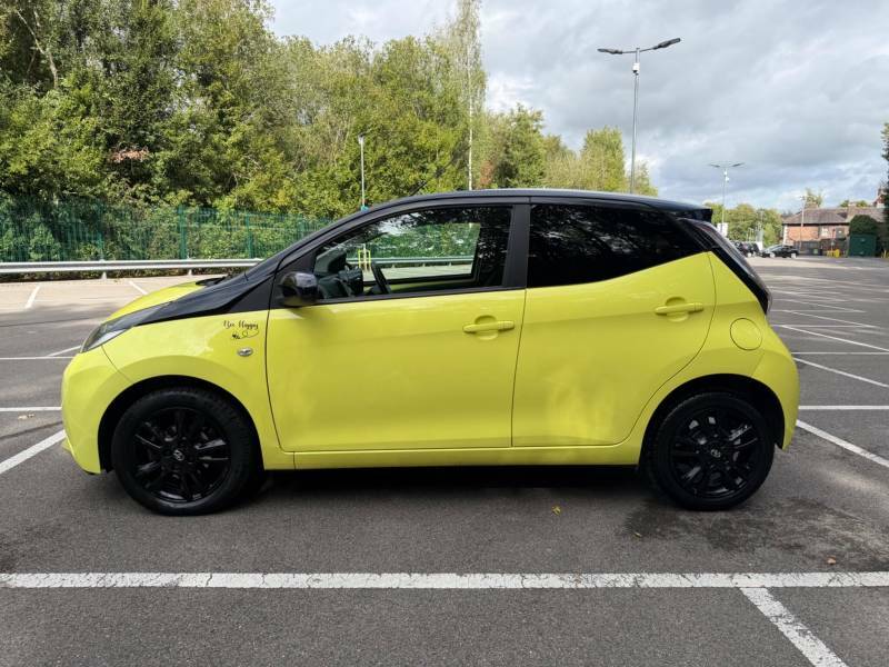 Toyota Aygo 1.0 Vvt-i X-cite 3 Yellow Bi-tone X-shift Euro 6 5 Yellow #5