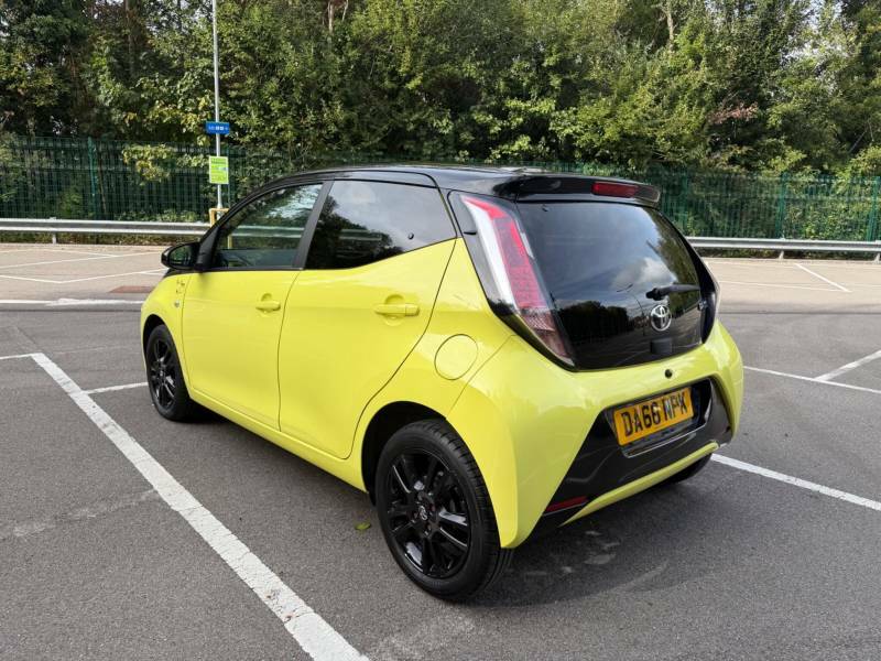 Toyota Aygo 1.0 Vvt-i X-cite 3 Yellow Bi-tone X-shift Euro 6 5 Yellow #4