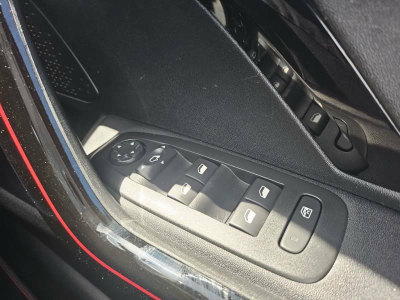 Peugeot 2008 2008 Gt Line Puretech Ss Red #22