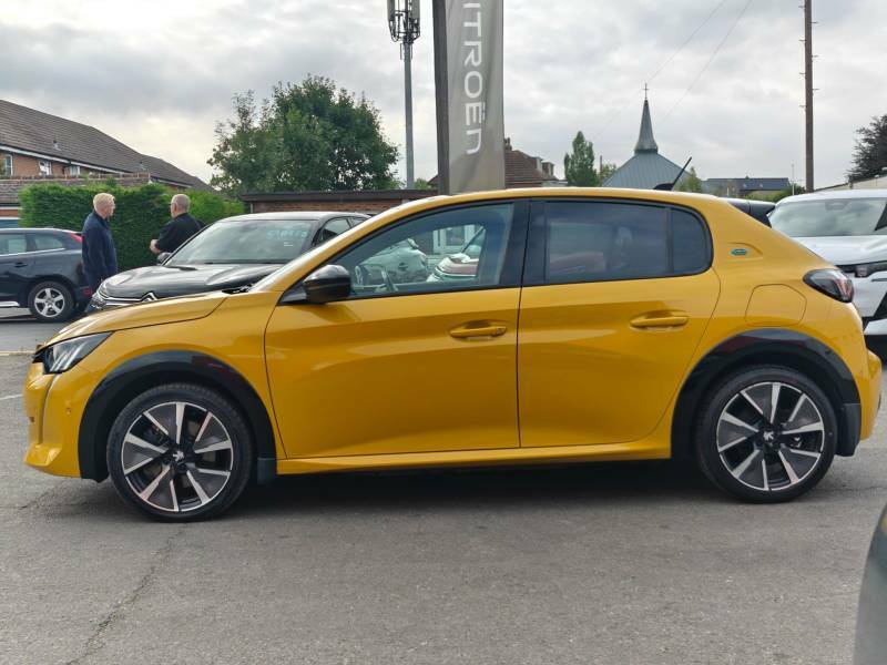 Peugeot e-208 100Kw Gt Premium 50Kwh Yellow #6