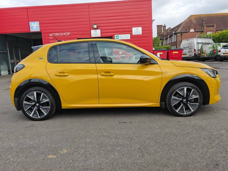Peugeot e-208 100Kw Gt Premium 50Kwh Yellow #2