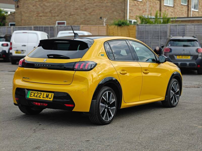 Peugeot e-208 100Kw Gt Premium 50Kwh Yellow #3