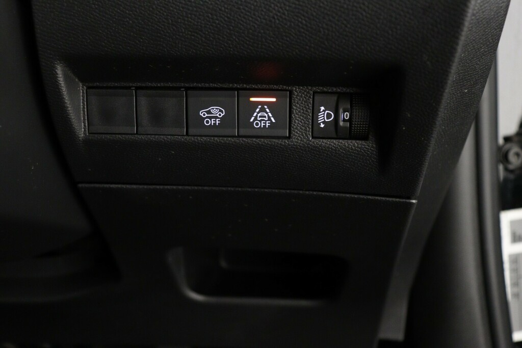 Peugeot 2008 Puretech Active Premium White #29