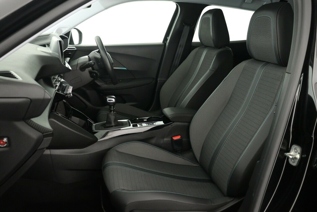 Peugeot 2008 Puretech Active Premium White #13
