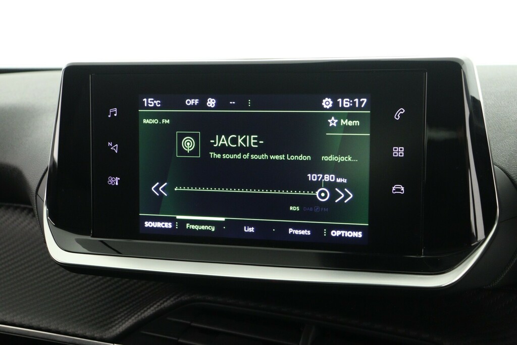 Peugeot 2008 Puretech Active Premium White #18