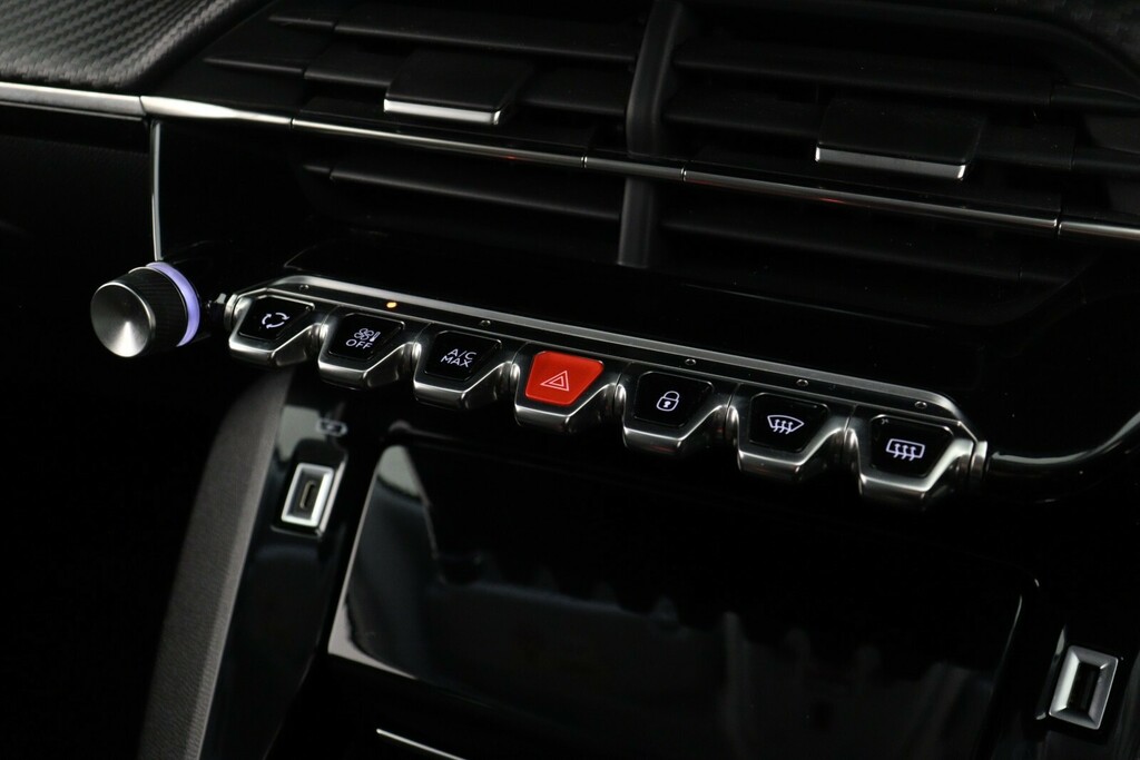 Peugeot 2008 Puretech Active Premium White #24