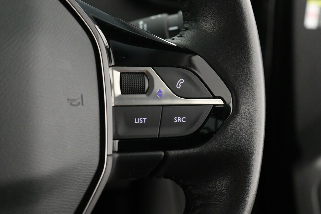Peugeot 2008 Puretech Active Premium White #28