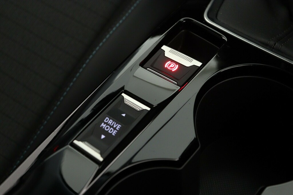 Peugeot 2008 Puretech Active Premium White #26