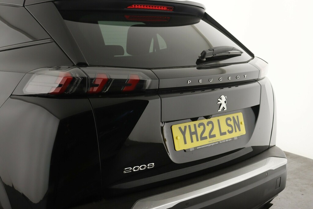 Peugeot 2008 Puretech Active Premium White #11