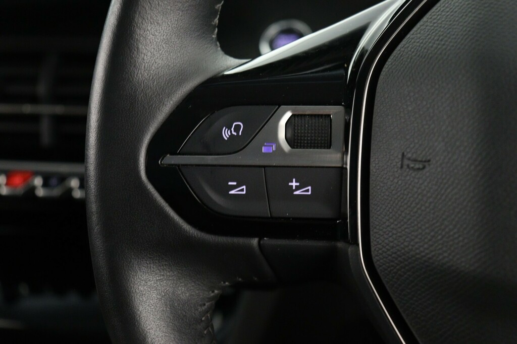 Peugeot 2008 Puretech Active Premium White #27