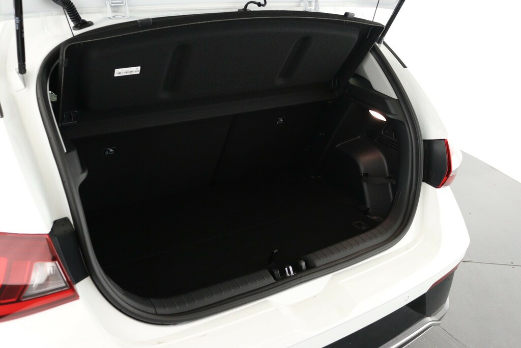 Hyundai I20 Hatchback White #9