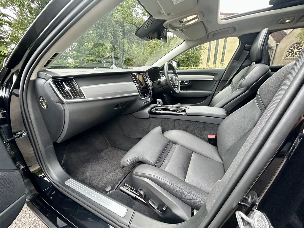 Volvo V90 T6 Plus Dark Black #25