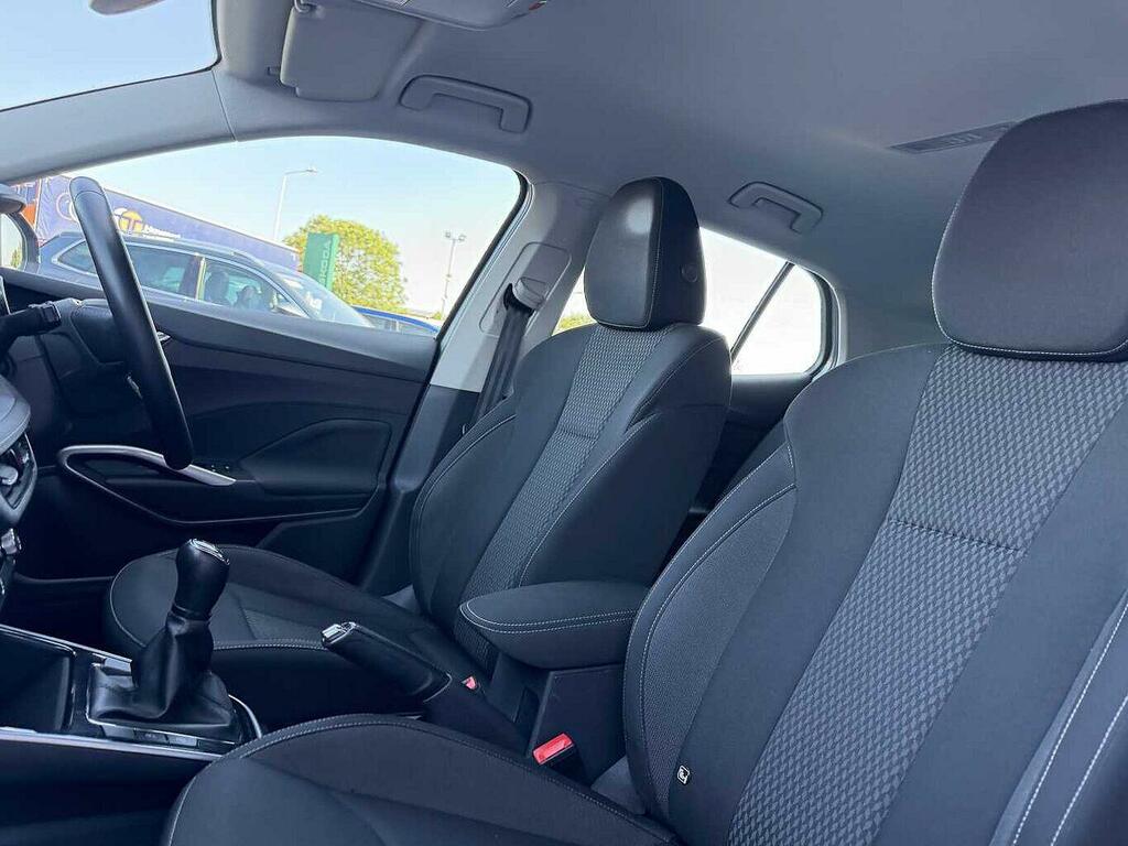 Skoda Fabia Colour Edition White #7