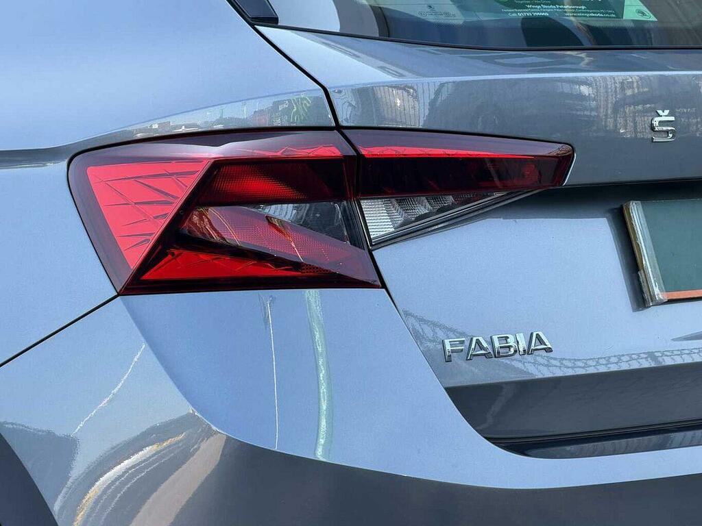 Skoda Fabia Colour Edition White #15