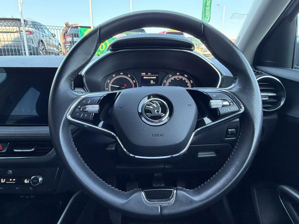 Skoda Fabia Colour Edition White #38