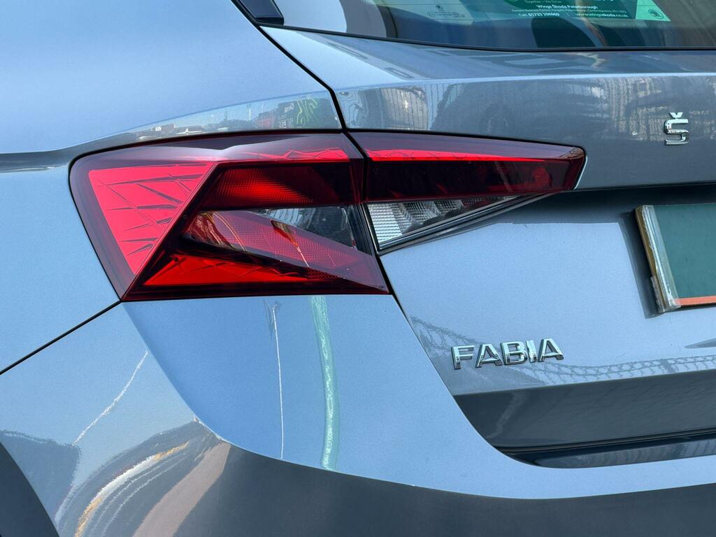 Skoda Fabia Colour Edition White #58