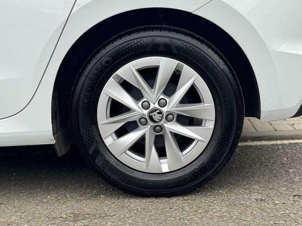 Skoda Fabia 1.0 Tsi Se Edition Hatchback Eur White #5