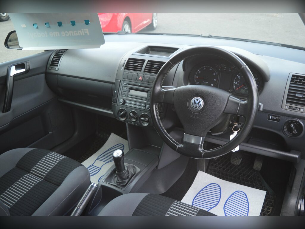 Volkswagen Polo Match 3-Door Black #2
