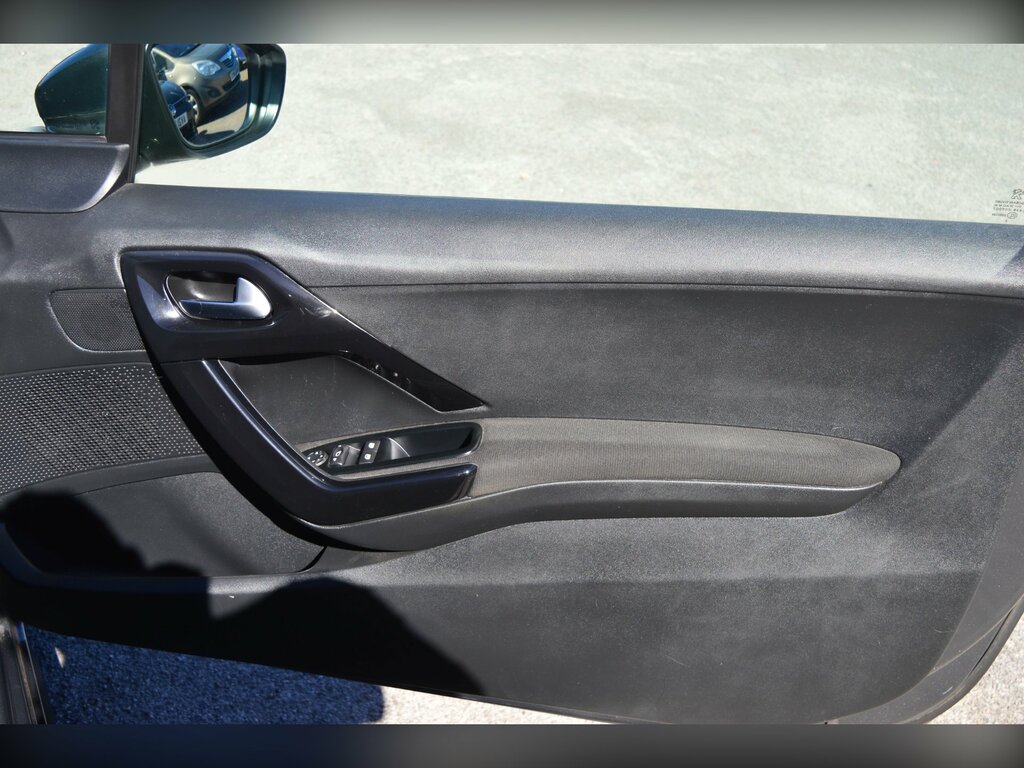 Peugeot 208 1.2 Vti Access 2012 Silver #12