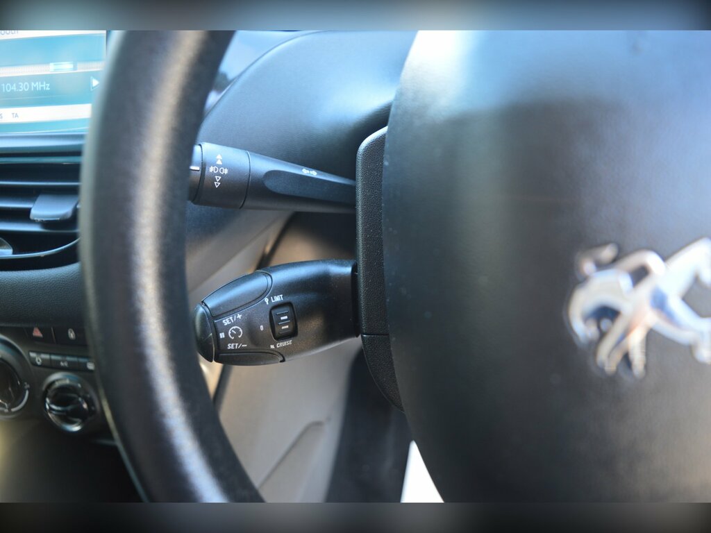 Peugeot 208 1.2 Vti Access 2012 Silver #7