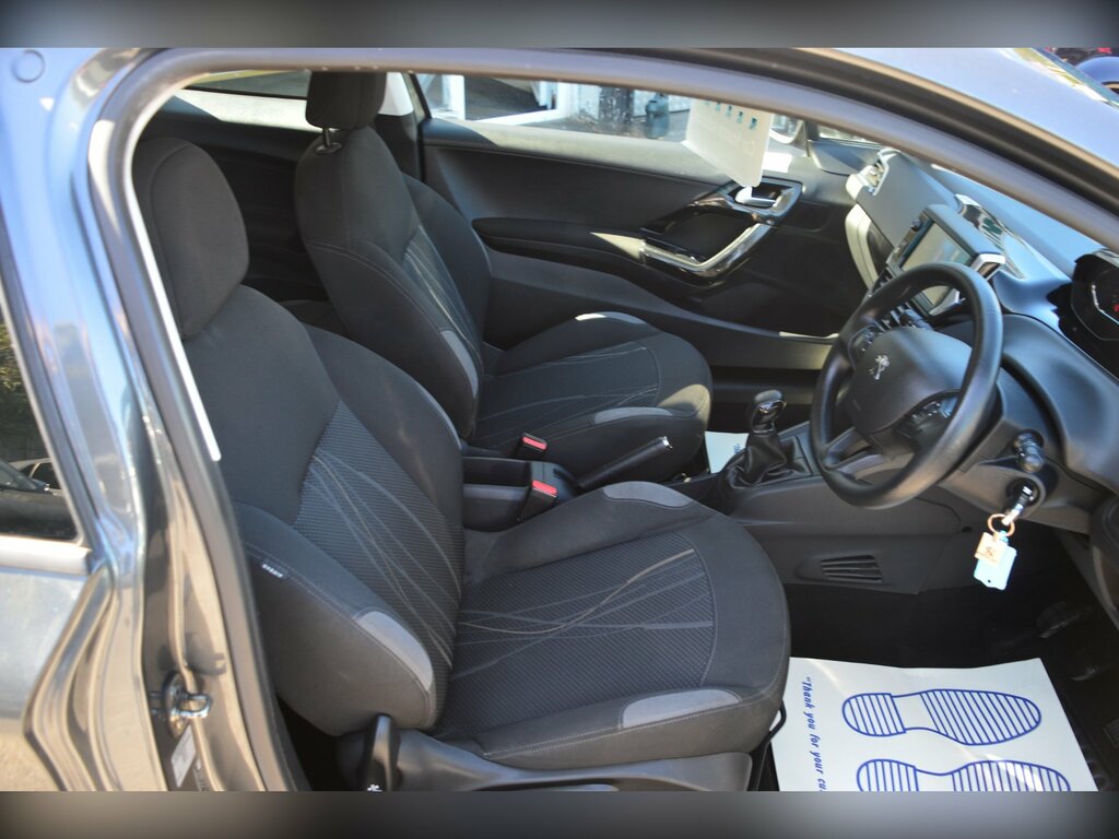 Peugeot 208 1.2 Vti Access 2012 Silver #6