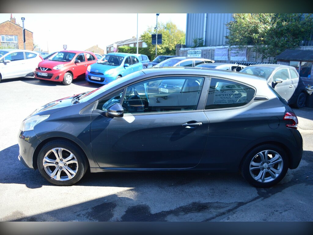 Peugeot 208 1.2 Vti Access 2012 Silver #9