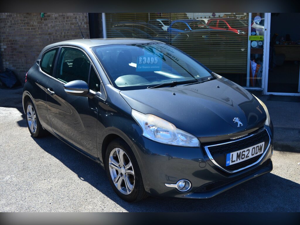 Peugeot 208 1.2 Vti Access 2012 Silver #1
