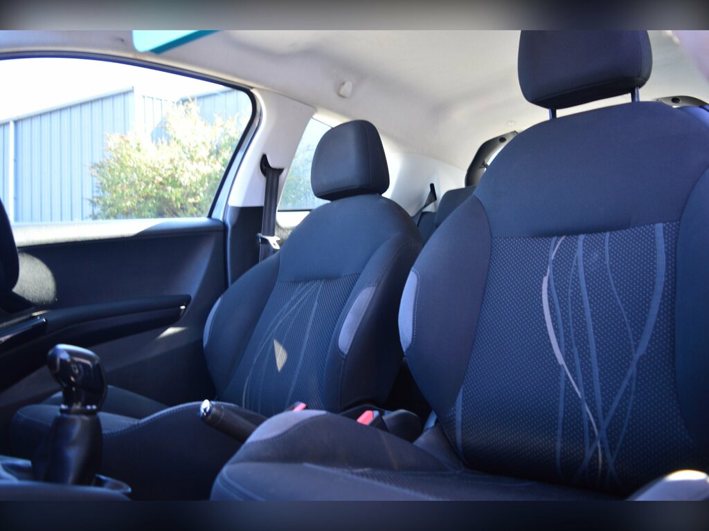 Peugeot 208 1.2 Vti Access 2012 Silver #5