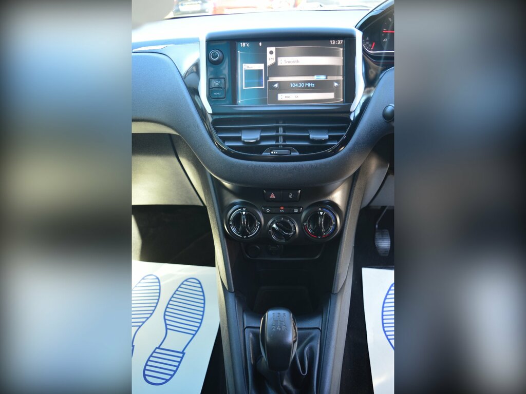 Peugeot 208 1.2 Vti Access 2012 Silver #8