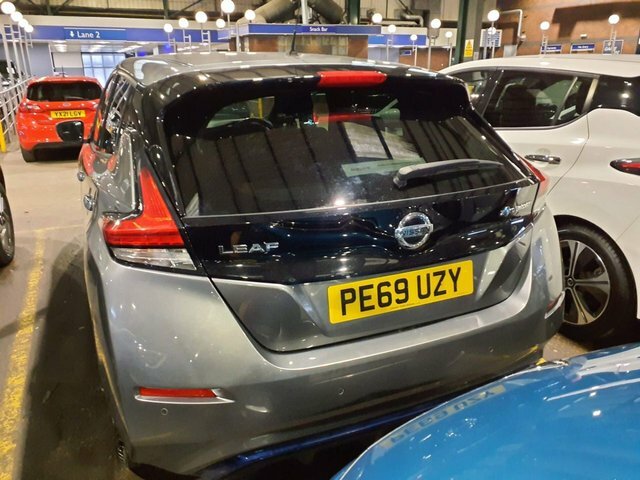 Nissan Leaf 40Kwh Tekna Hatchback 150 Ps Grey #4