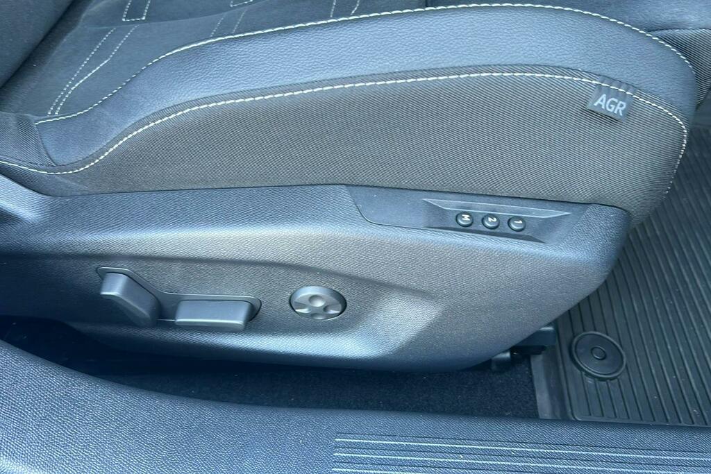 Vauxhall Astra Astra 1.2 Turbo 130 Griffin Hatchback White #49